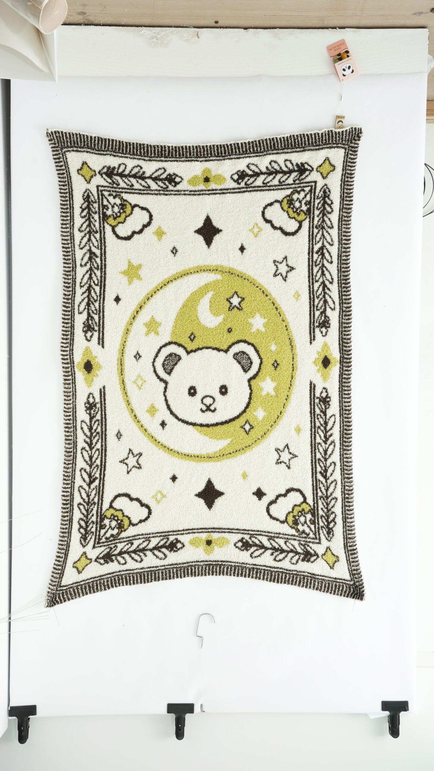 Flat Lay Half-fleece Throw Blanket, Off-white Yellow Brown Bear Moon Star Jacquard Pattern