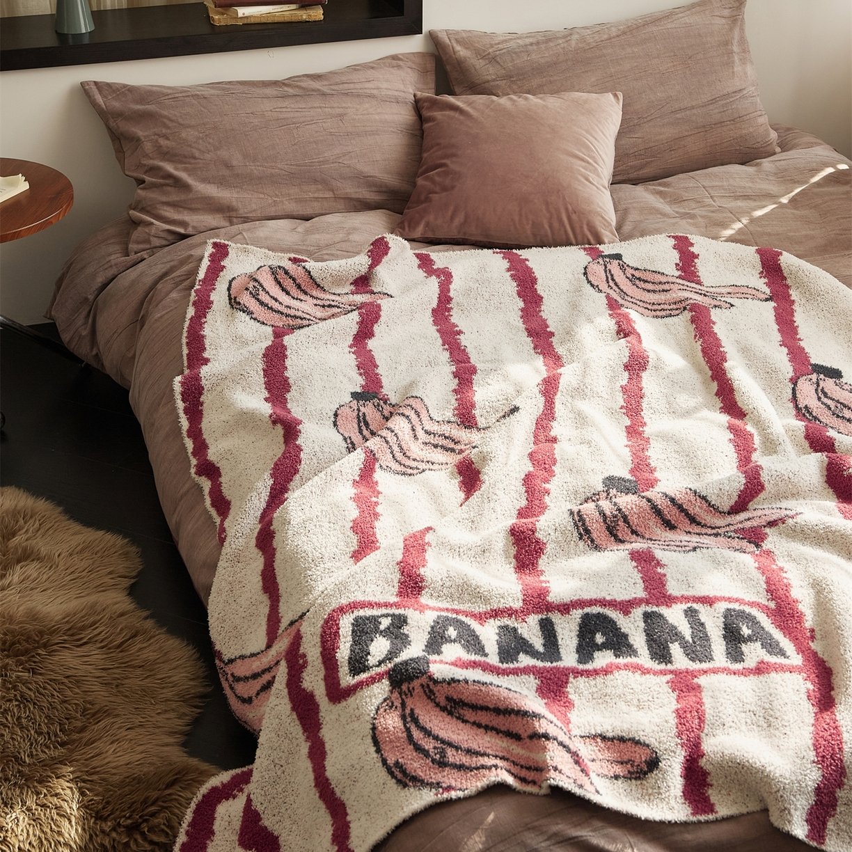 Close-up Half Fleece Throw Blanket, Detailed Jacquard Banana & Stripe Pattern Fabric