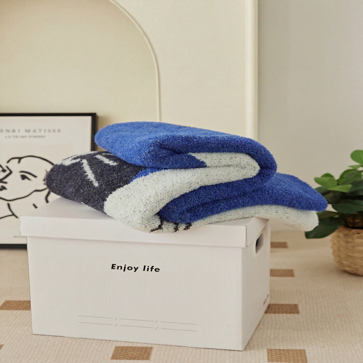 Folded Blue Half Fleece Knitted Throw Blanket with Cartoon Cat Pattern