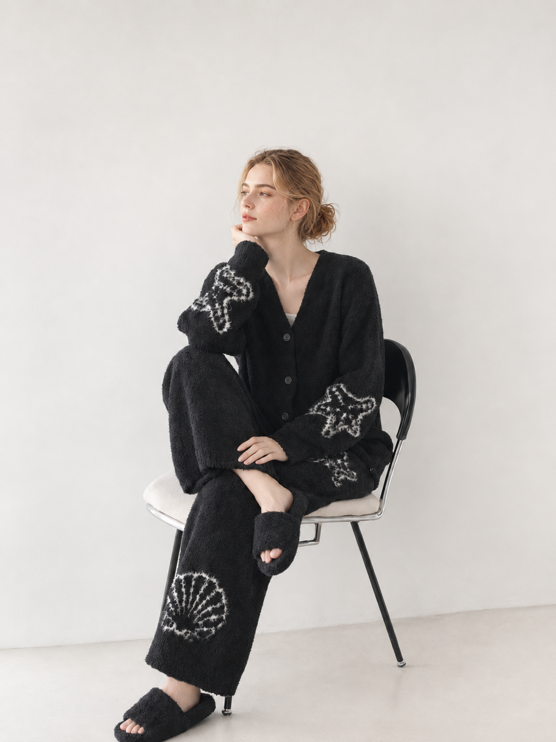 Women's Black Half Fleece Sleepwear Set, V-neck Long Sleeve Top & Elastic Waist Wide Leg Pants, Starfish & Seashell Intarsia, Front View