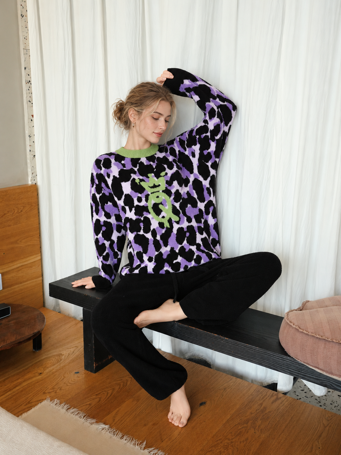 Women's Purple Black Leopard Half Fleece Pajama Set, Green Crew Neck Long Sleeve Top & Drawstring Wide Leg Pants, Leopard Pattern, Chest Crown Graphic