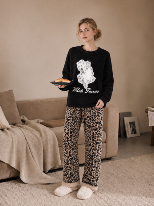Women's Black and Leopard Print Half Fleece Sleepwear Set, Round Neck Long Sleeve Top with Dog & Letter Jacquard, Leopard Print Wide Leg Pants with Ribbed Hem