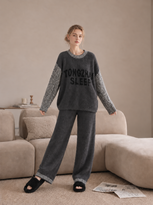 Women's Charcoal Gray and Light Gray Half Fleece Sleepwear Set, Crew Neck Long Sleeve Top & Elastic Waist Wide Leg Trousers, Vertical Stripe Sleeve, Chest Letter Jacquard Pattern