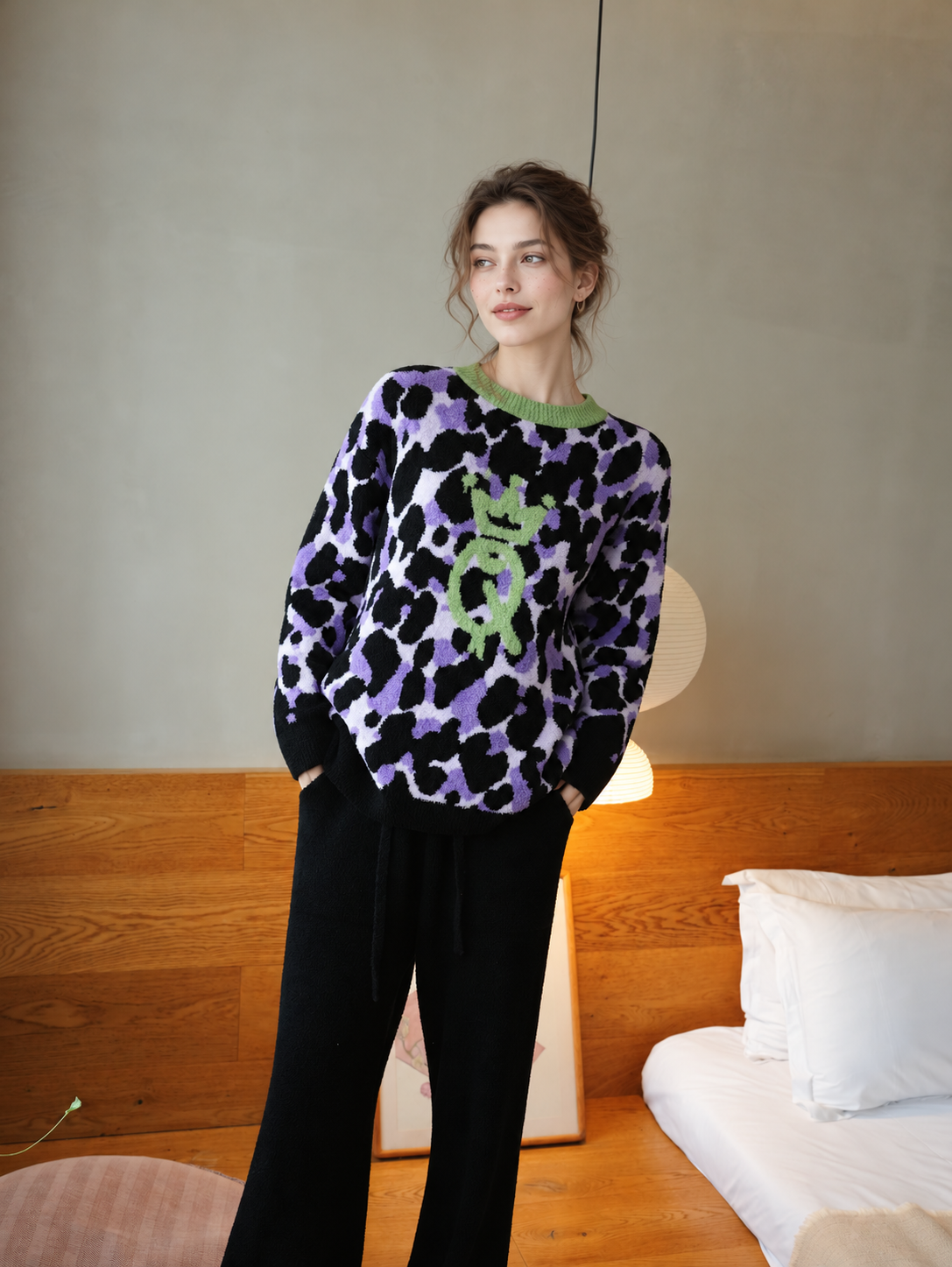 Women's Purple Black Leopard Half Fleece Pajama Set, Green Crew Neck Long Sleeve Top & Drawstring Wide Leg Pants, Irregular Leopard Print, Chest Crown Graphic Detail